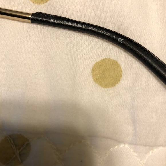 Burberry sunglasses 😎 - Picture 3 of 5